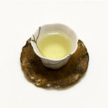 綺麗な茶器に注がれた阿里山高山茶 サムネイル画像