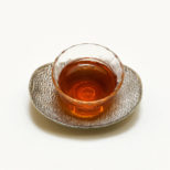 綺麗な茶器に注がれた紅玉紅茶 サムネイル画像