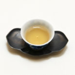 綺麗な茶器に注がれた凍頂烏龍茶 サムネイル画像
