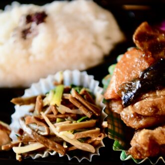 鶏肉の黒酢炒め